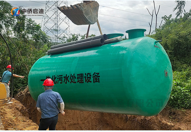 玻璃鋼一體化污水處理設(shè)備箱體 項目現(xiàn)場成品展示圖